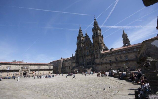L'imponente cattedrale di Santiago de Compostela, affacciata sulla piazza principale della città.